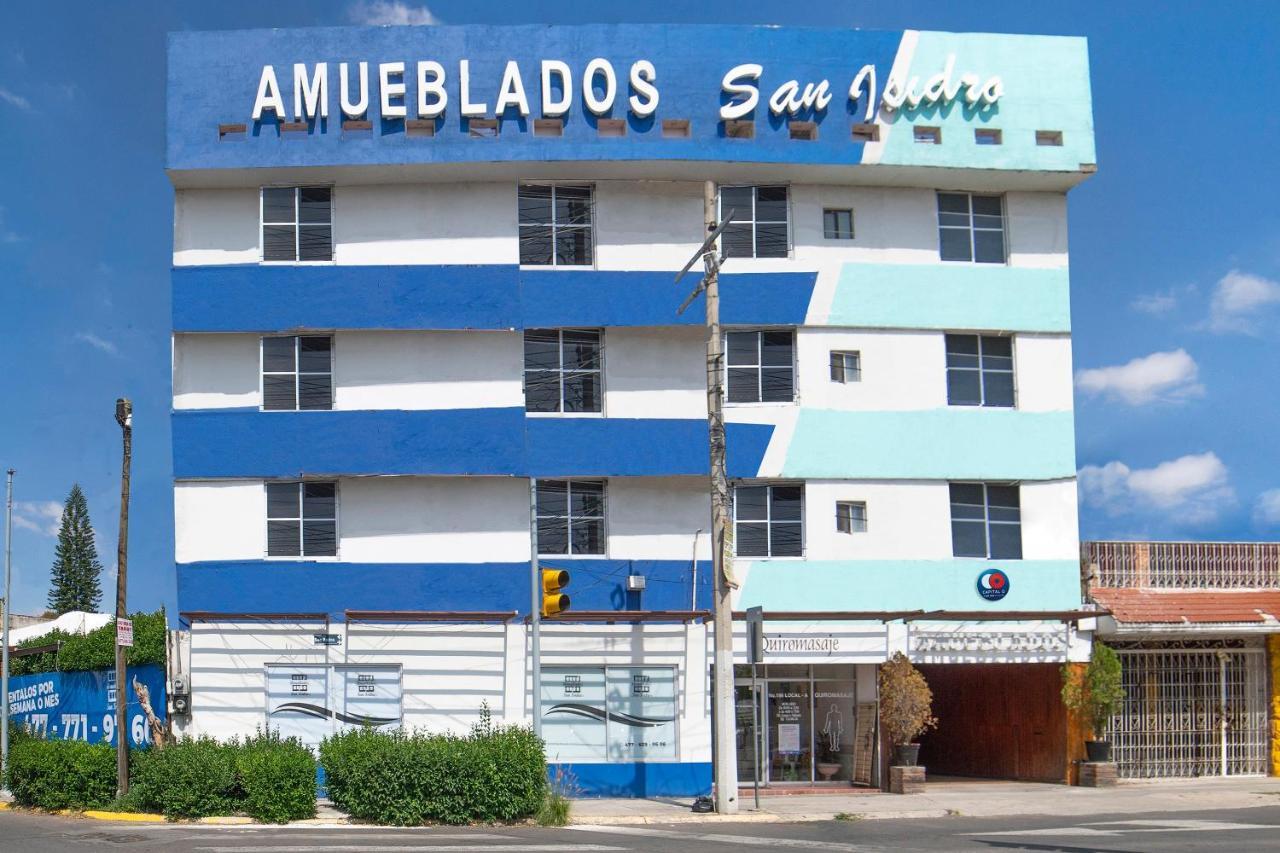 Amueblados San Isidro Hotel Leon Exterior photo