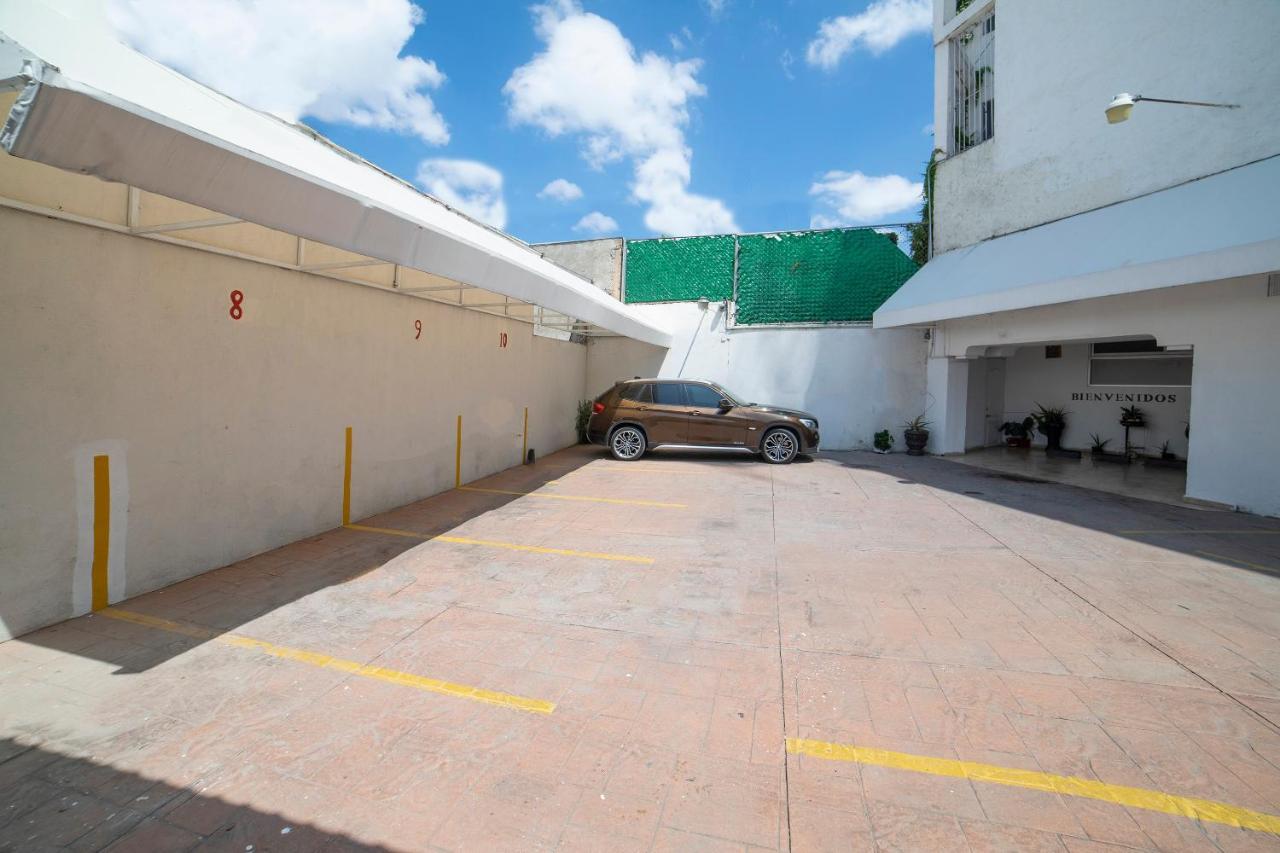 Amueblados San Isidro Hotel Leon Exterior photo