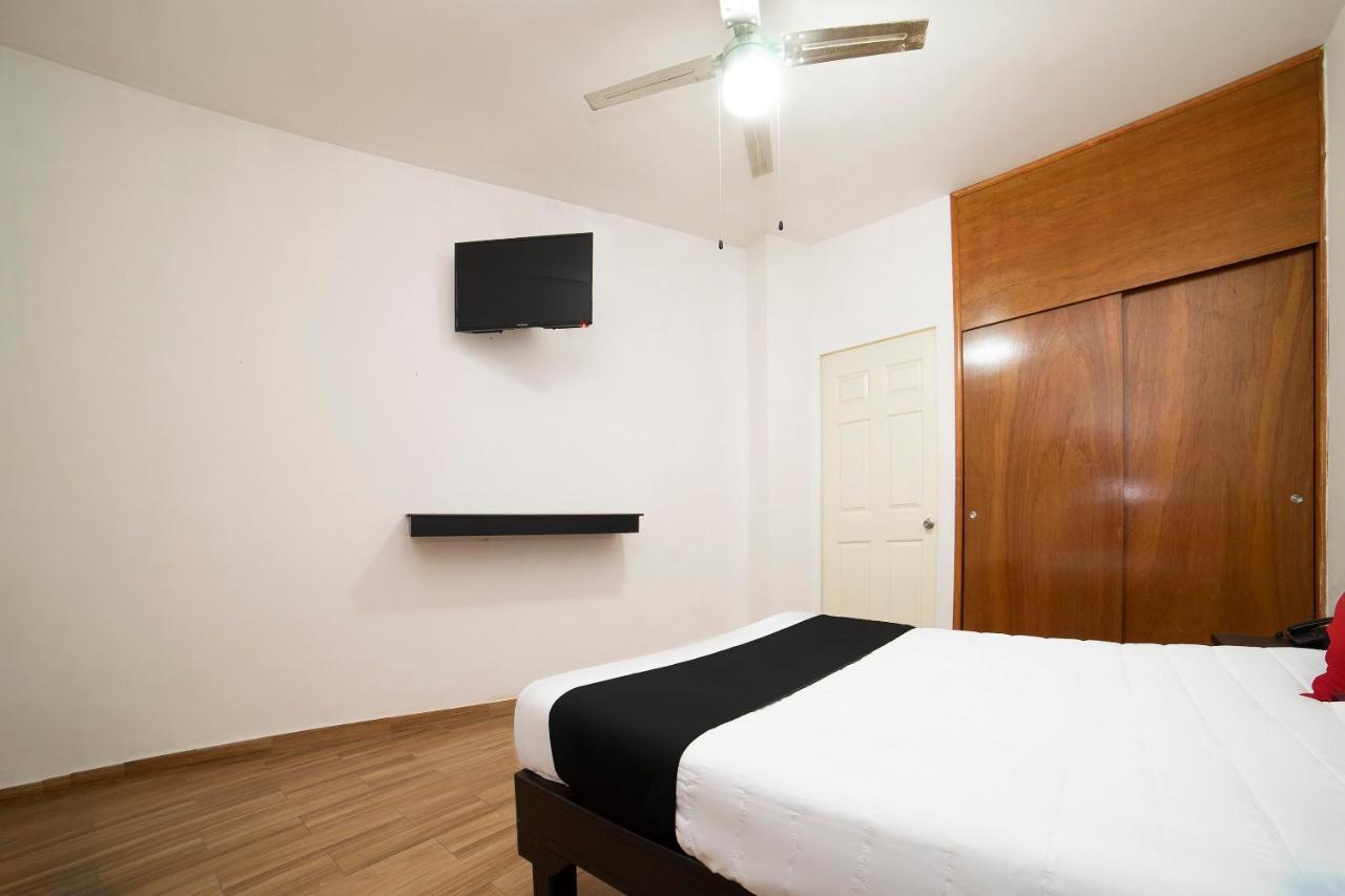 Amueblados San Isidro Hotel Leon Exterior photo