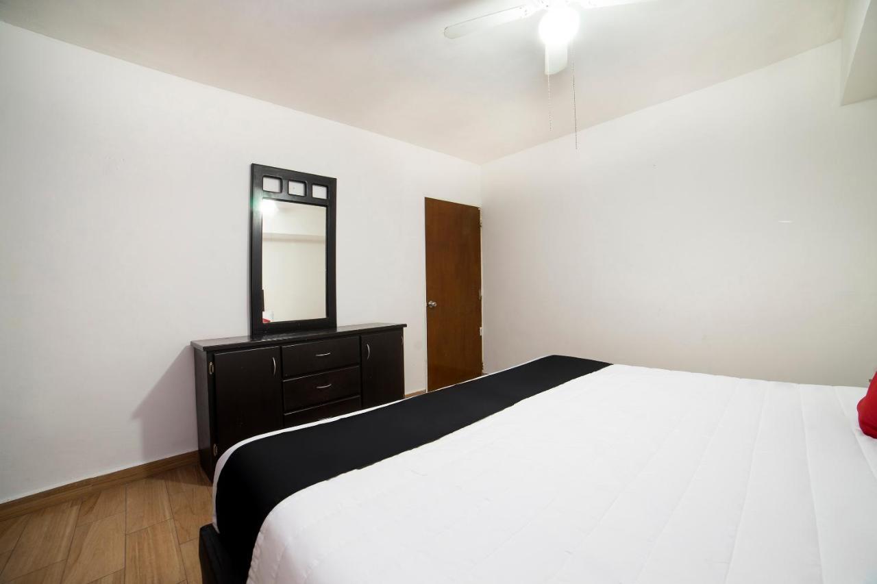Amueblados San Isidro Hotel Leon Exterior photo